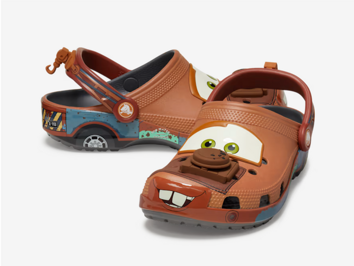 Replicating Tow Mater’s appearance, this foam clog has a brown base with a glossy toe cap featuring his mouth. Meanwhile, Mater’s eyes and front engine mirror his signature details. Ventilation ports remain, allowing you to personalise your Crocs with Jibbitz charms. A TPU tow hook highlights the heel straps, while blue and green graphics and rear wheels decorate the sides. The grey Croslite outsole wraps up the design of Mcqueen’s trusty companion.