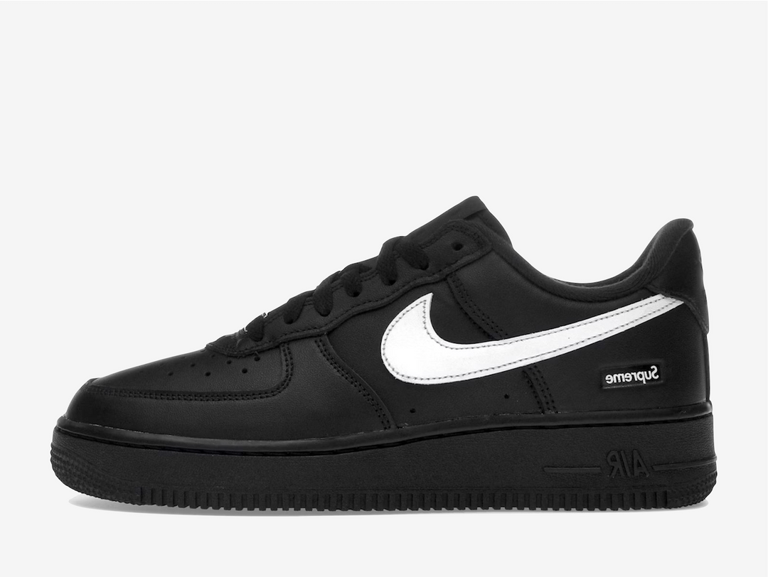 The Nike Air Force 1 Low x Supreme Black/White (FW25) fuses street-wear pedigree with timeless basketball heritage — its rich black full-grain leather upper is sharply contrasted by a crisp white Swoosh and co-branded Supreme details on the tongue, lace lock, and footbed. Built on the classic Air Force 1 Low silhouette with premium materials, perforated toe panel and plush lining, this drop delivers that elevated simplicity that wearable hype should.