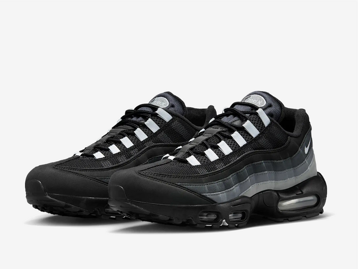 The traditional panelling across the sidewall gives the model a familiar feel to the “Jewel Grey” version that hit the shelves back in ‘24. The Air units, eyelets and embroidered Swoosh are all accented in a dust grey, giving this edition its monochromatic feel.