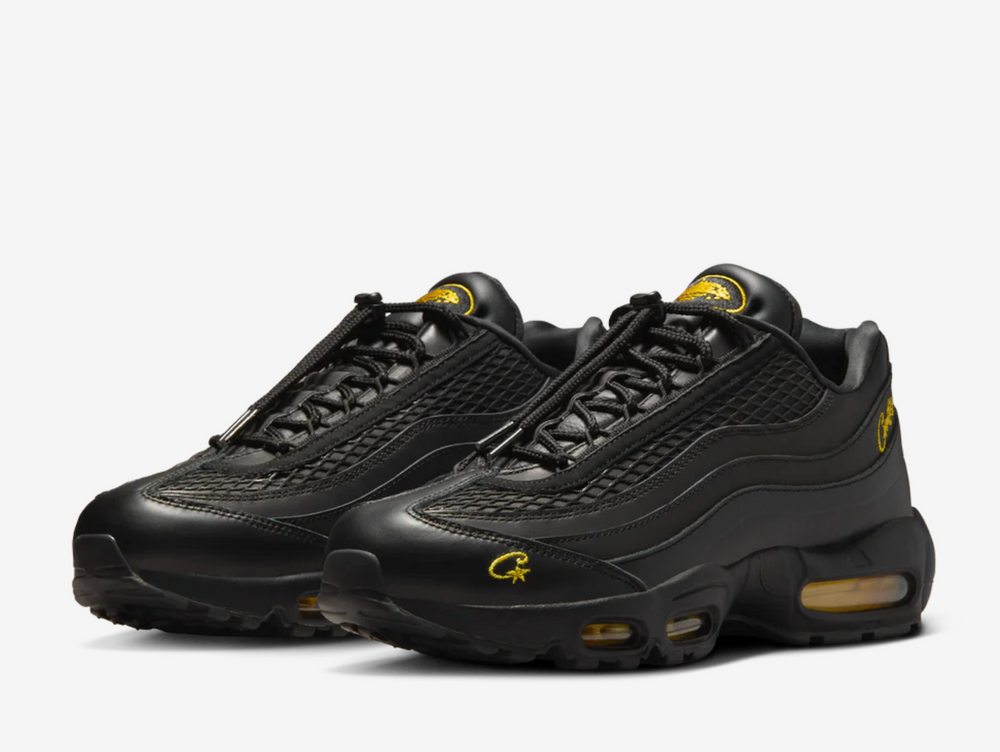 Taking inspiration from the human body and '90s athletics aesthetics, the Nike Air Max 95 mixes unbelievable comfort with fast-paced style. Wavy side panels add natural flow to any outfit, while visible Nike Air cushioning in the heel and forefoot delivers comfort you have to feel to believe. Plus, reflective design details decorated with movement-inspired tonal Swoosh logos add a touch of fresh energy.