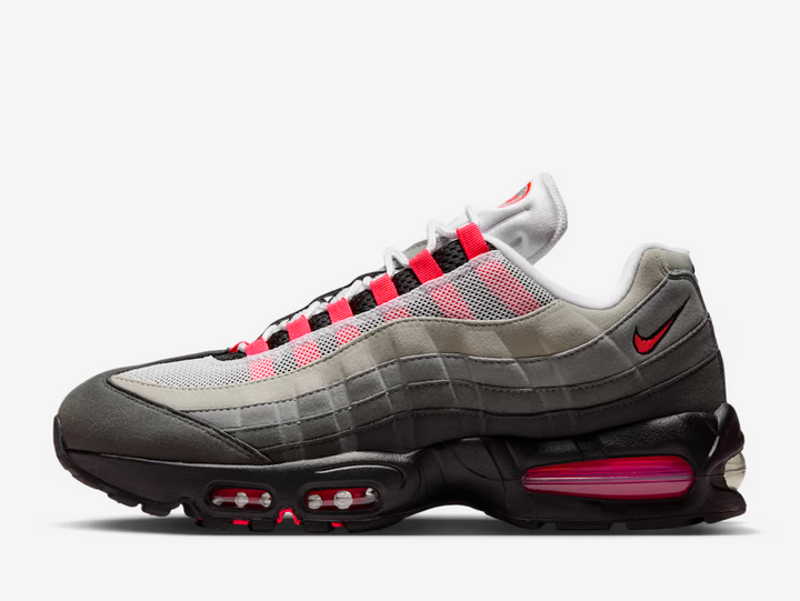 To celebrate 30 years of the iconic silhouette, the Air Max family is welcoming back the "Big Bubble" edition of the 95. With a design that stays true to the original, this iteration stacks the upper with rippling layers of synthetic leather and airy mesh that gradually fade from black to Medium Ash. Pops of Solar Red accentuate the lace loops, branding and Air units. Elevate your style with a little more Air and enjoy the future of your Air Max journey.