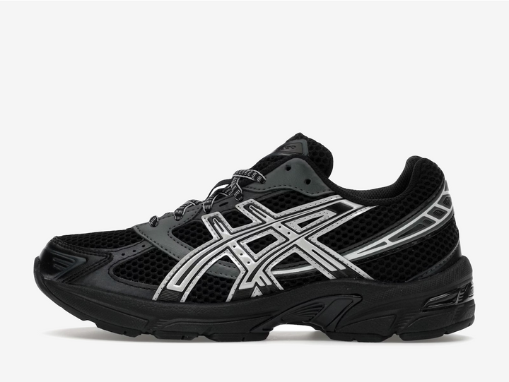 The Black Glacier Grey ASICS Gel-1130 begins with an upper of black mesh. Leather strips course across the upper, in shades of gray, black, and white. These overlays offer an early 2000’s running shoe aesthetic, as well as support, enhanced at both the toe cap and heel. The black foam midsole features GEL technology in the heel for ultimate comfort cushioning. An incorporated TRUSSTIC support system improves stability with every step. 