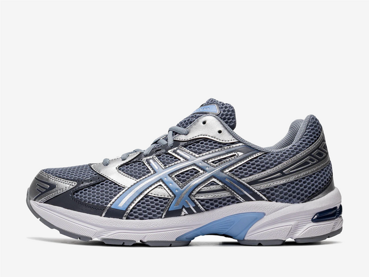 This techy retro running shoe dons a light grey open mesh upper with glossy silver synthetic overlays, staying true to its late 2000s design. A light blue to navy gradient effect animates the Tiger Stripes on the side panels, complementing the ASICS brand labels on the tongue, rear, and insole. The lightweight EVA midsole encases a visible GEL insert in the heel for maximum comfort, reinforced by a TRUSSTIC shank plate for torsional support and stability.
