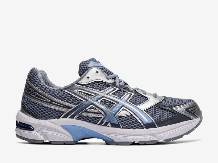 This techy retro running shoe dons a light grey open mesh upper with glossy silver synthetic overlays, staying true to its late 2000s design. A light blue to navy gradient effect animates the Tiger Stripes on the side panels, complementing the ASICS brand labels on the tongue, rear, and insole. The lightweight EVA midsole encases a visible GEL insert in the heel for maximum comfort, reinforced by a TRUSSTIC shank plate for torsional support and stability.