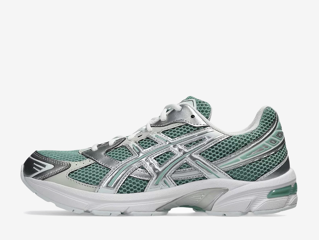 The Verdigris Pure Silver colourway features a verdigris green mesh base paired with metallic Pure Silver overlays, creating a clean, technical look with a subtle pop of colour. The green tones give the shoe a fresh, standout feel while still keeping it wearable for everyday use. Finished with classic ASICS branding on the tongue, heel, and side panels, the GEL-1130 Verdigris Pure Silver is a reliable everyday trainer that blends retro running heritage with modern lifestyle styling.