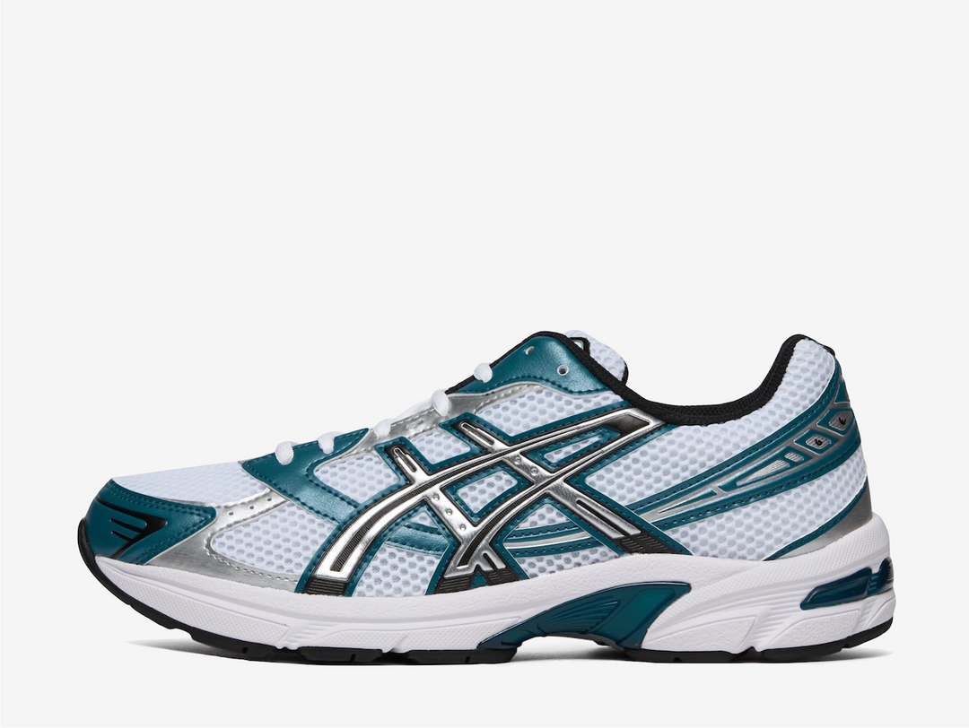 The ASICS Gel 1130 "White Restful Teal lands" with clean mesh uppers, silver stripes and just enough colour to feel fresh. Whether you are on your mesh boy summer or mesh girl summer wave, this pair has you covered. Its silver striped midfoot hits bring that same crisp energy as the KITH "Shark Skin" edition, but with a more accessible twist. Teal accents across the upper and outsole add the final punch, making this a perfect warm weather staple.