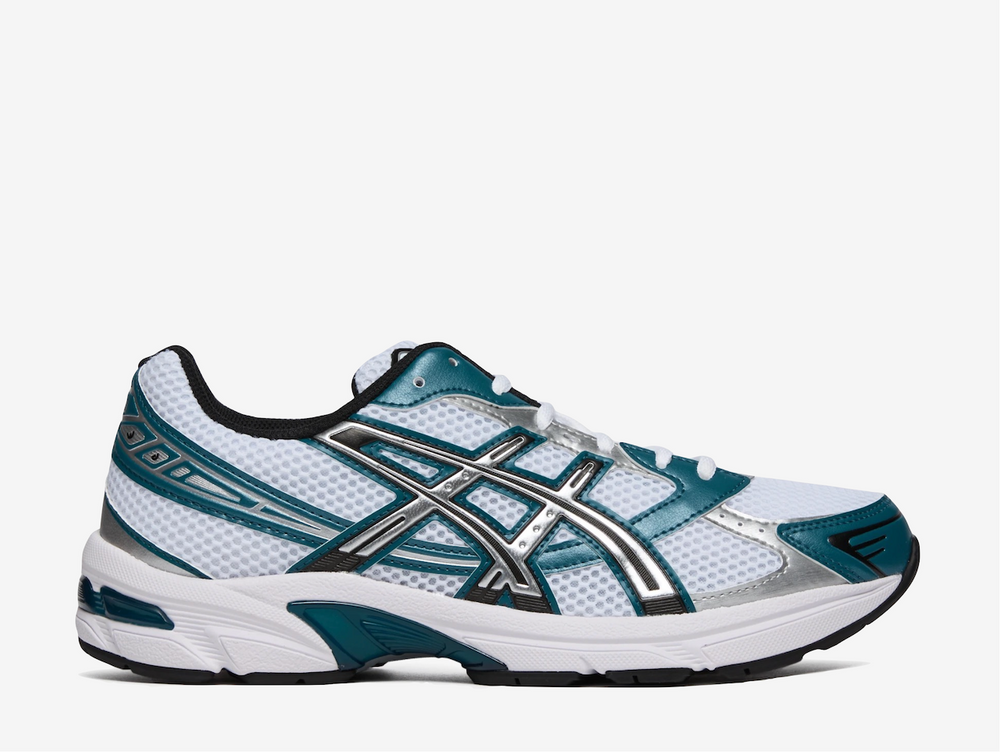 The ASICS Gel 1130 "White Restful Teal lands" with clean mesh uppers, silver stripes and just enough colour to feel fresh. Whether you are on your mesh boy summer or mesh girl summer wave, this pair has you covered. Its silver striped midfoot hits bring that same crisp energy as the KITH "Shark Skin" edition, but with a more accessible twist. Teal accents across the upper and outsole add the final punch, making this a perfect warm weather staple.