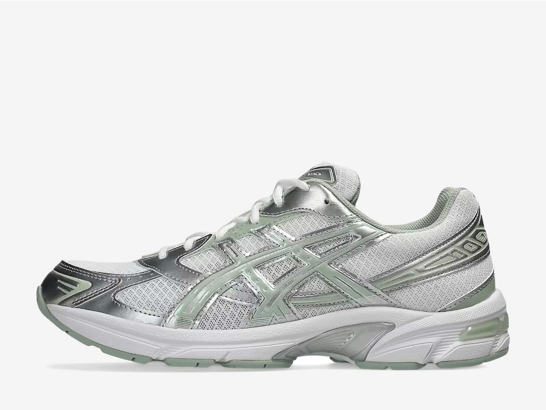 The White Sage Frost colourway features a white mesh base paired with soft sage green accents and frost-toned overlays, creating a clean and neutral look that is easy to wear every day. The subtle colour palette keeps the design understated while still giving the shoe a fresh, modern feel. Finished with classic ASICS branding, the GEL-1130 White Sage Frost is a reliable everyday trainer that blends retro running heritage with a soft, wearable colourway.