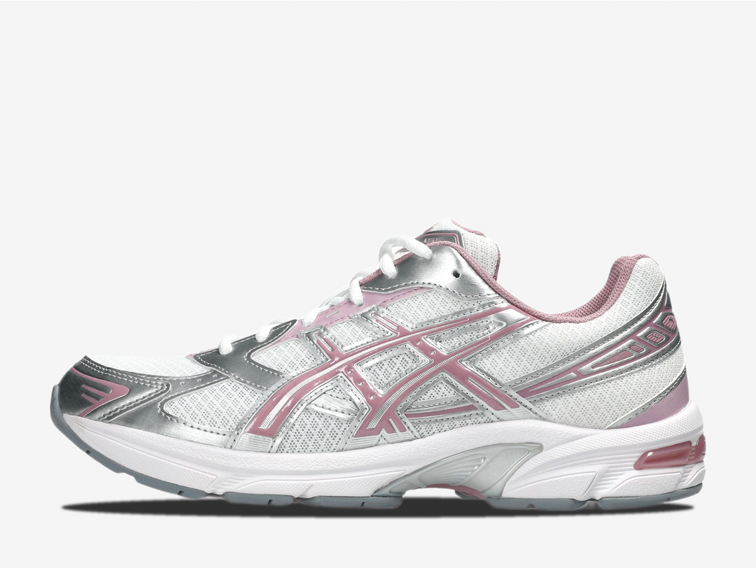 The White Taro Purple colourway features a white mesh base paired with taro purple accents across the overlays and branding, adding a subtle pop of colour to the clean upper. The combination of white and purple creates a fresh, everyday look while still highlighting the shoe’s retro running aesthetic. Finished with classic ASICS branding, the GEL-1130 White Taro Purple is a versatile trainer that blends comfort with understated colour.