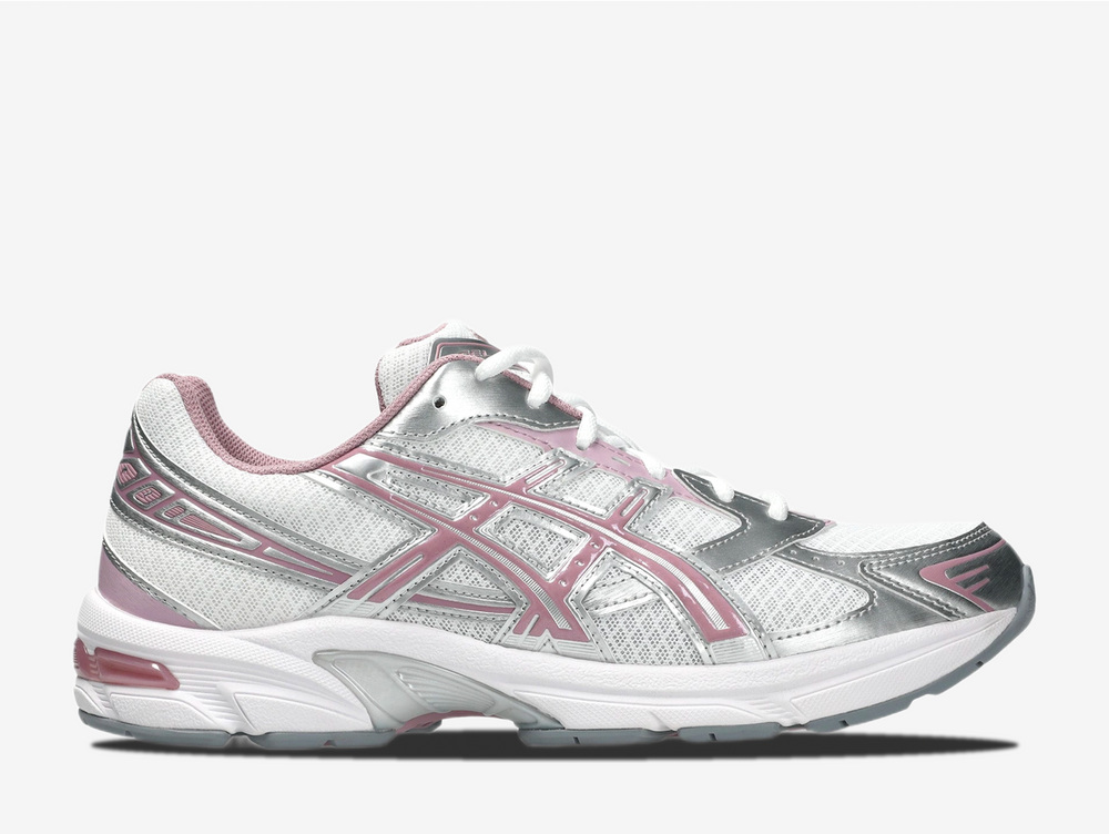 The White Taro Purple colourway features a white mesh base paired with taro purple accents across the overlays and branding, adding a subtle pop of colour to the clean upper. The combination of white and purple creates a fresh, everyday look while still highlighting the shoe’s retro running aesthetic. Finished with classic ASICS branding, the GEL-1130 White Taro Purple is a versatile trainer that blends comfort with understated colour.