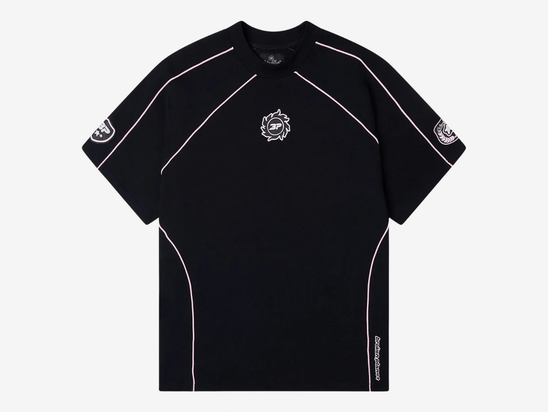 This T-Shirt is made from a 100%, GOTS certified, heavyweight, 280 GSM organic cotton fabric. Features sun embroidery logo, cropped and boxy fit, and dropped shoulders.