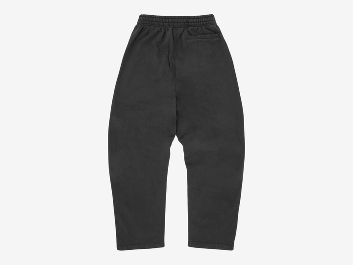 Crafted from heavyweight 440GSM 100% cotton with a soft fleece-lined interior, the Corteiz Colly Arch Logo Sweatpants deliver premium comfort and everyday durability. Designed with coverstitch detailing throughout, they feature a raw edge Corteiz RTW logo on the left leg, an adjustable drawstring with an elasticated waistband, and a practical rear pocket. Finished with an open hem and a true-to-size fit, these sweatpants offer a clean, relaxed silhouette with signature Corteiz styling.