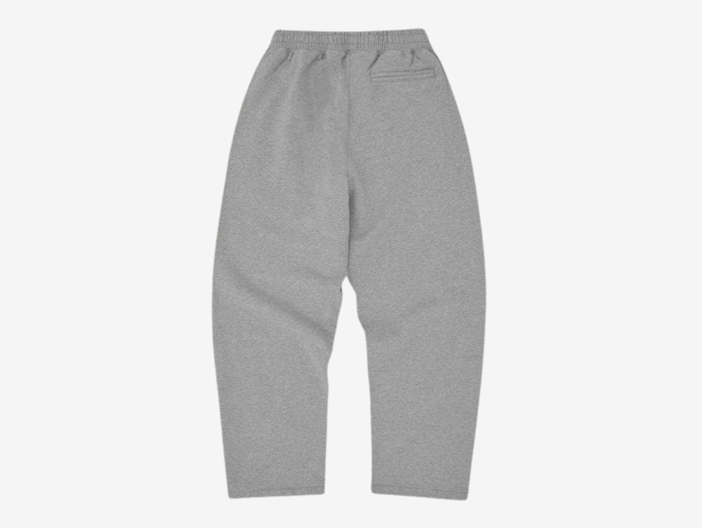 Crafted from heavyweight 440GSM 100% cotton with a soft fleece-lined interior, the Corteiz Colly Arch Logo Sweatpants deliver premium comfort and everyday durability. Designed with coverstitch detailing throughout, they feature a raw edge Corteiz RTW logo on the left leg, an adjustable drawstring with an elasticated waistband, and a practical rear pocket. Finished with an open hem and a true-to-size fit, these sweatpants offer a clean, relaxed silhouette with signature Corteiz styling.