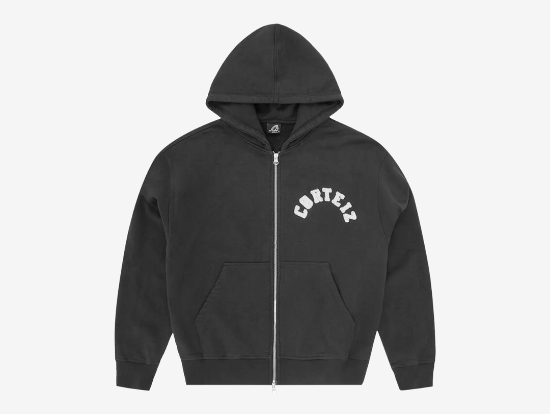 Built with premium quality and clean everyday styling, the Corteiz Colly Arch Logo Zip Up Hoodie is crafted from heavyweight 440GSM 100% cotton for a structured yet comfortable feel. Designed with a boxy, dropped-shoulder fit, it features a raw edge Corteiz logo on the left chest, durable overlock stitching throughout, and high-quality YKK metal zippers. Finished with a soft fleece-lined interior, ribbed cuffs and hem, this hoodie delivers warmth and durability in a versatile black colourway.