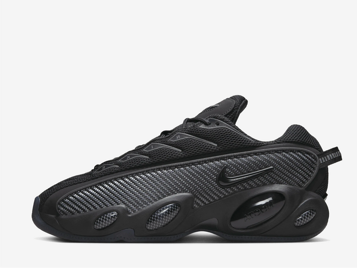 This colourway has an all-black mesh base with a woven textile mudguard as reinforcement. The highlight of this pair goes to the eyestay that spells out “Nike” and the bug-eyed midsole design flaunting carbon fibre textures. Swooshes on the sides come in a stealthy black hue, blending with the rest of the blacked-out design. The carbon fibre midfoot shank plate and the G-TEK outsole complete this outdoor-inspired lifestyle silhouette.