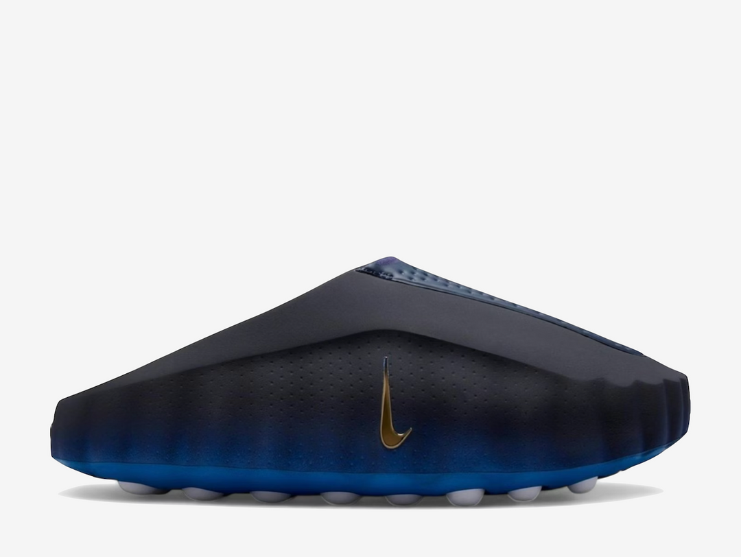Designed to rewire your focus before the first whistle, the Nike Mind 001 "Blackened Blue" is more than footwear, it's a pre-game ritual for the senses. With a bold blackened blue colourway grounded by metallic copper accents and white detailing, this shoe pushes beyond performance into perception, built to activate your mind before your body moves. At its core, 22 outsole nodes pulse against your foot with every step, engaging sensory pathways to sharpen presence and deepen your connection to the moment.