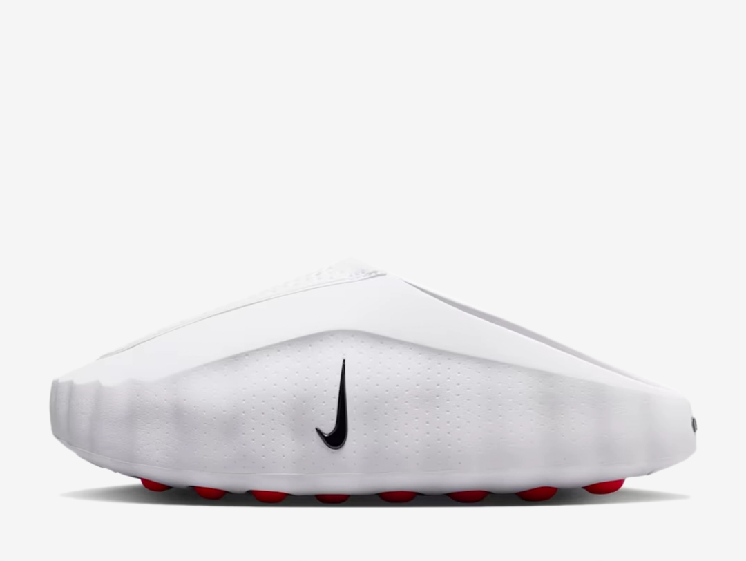 What if you could enhance your pre-game routine with a mind-altering shoe? Meet the Nike Mind. Its large outsole nodes push against your foot as you step, engaging sensory areas of the brain to help you stay present and connect with your surroundings. Because when it's anyone's game, winning is all in the mind.
