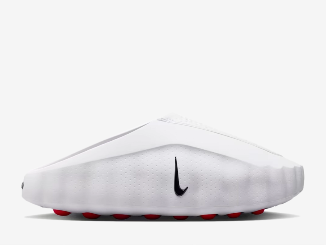 What if you could enhance your pre-game routine with a mind-altering shoe? Meet the Nike Mind. Its large outsole nodes push against your foot as you step, engaging sensory areas of the brain to help you stay present and connect with your surroundings. Because when it's anyone's game, winning is all in the mind.