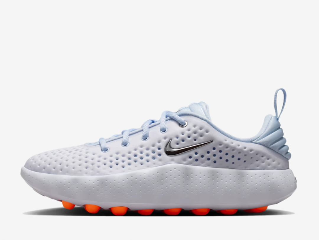 Built around 22 sensory nodes that press against your foot with every stride, this isn't just cushioning, it's engagement. The plush foam midsole cradles each step while the breathable knit upper keeps things airy, letting you move through your day with presence, comfort and a sneaker that activates more than just muscle.