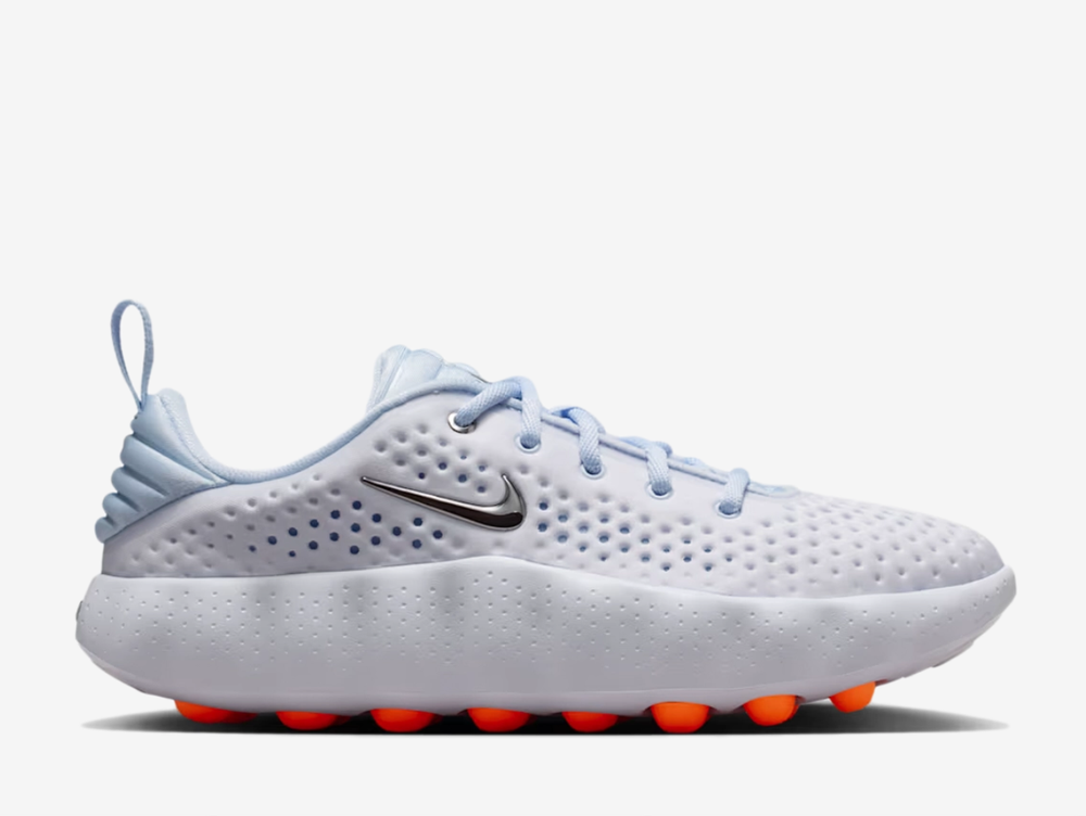 Built around 22 sensory nodes that press against your foot with every stride, this isn't just cushioning, it's engagement. The plush foam midsole cradles each step while the breathable knit upper keeps things airy, letting you move through your day with presence, comfort and a sneaker that activates more than just muscle.