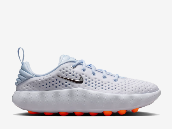 Built around 22 sensory nodes that press against your foot with every stride, this isn't just cushioning, it's engagement. The plush foam midsole cradles each step while the breathable knit upper keeps things airy, letting you move through your day with presence, comfort and a sneaker that activates more than just muscle.