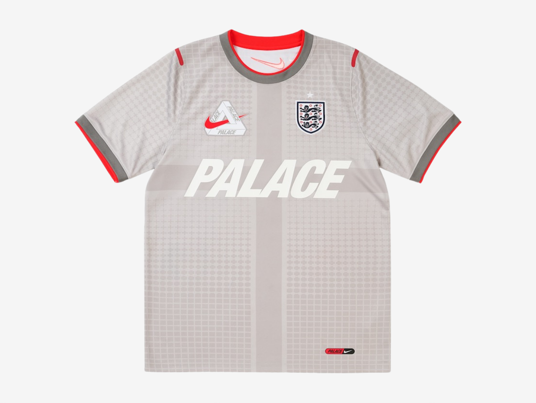 The Palace x Nike England Academy Pro Short Sleeve Football Top combines Nike’s performance football heritage with Palace’s signature streetwear aesthetic, reworking a classic training jersey through a premium collaborative lens. Built with lightweight, breathable performance fabric, the top is designed for comfort both on and off the pitch, featuring a relaxed athletic fit and clean football-inspired detailing throughout.