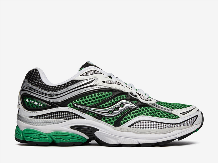 The Saucony ProGrid Omni 9 is remastered with premium materials atop the iconic Grid technology. Complete with reflective trims and considered colour detailing, be ready to step through the seasons with confidence.