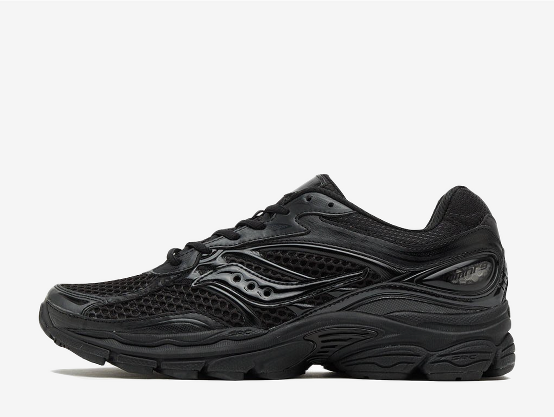 The Black colourway features an all-black base with subtle tonal detailing throughout, creating a sleek and versatile everyday look. Finished with classic Saucony branding and responsive cushioning underfoot, the Saucony ProGrid Omni 9 Black blends performance heritage with understated modern styling.