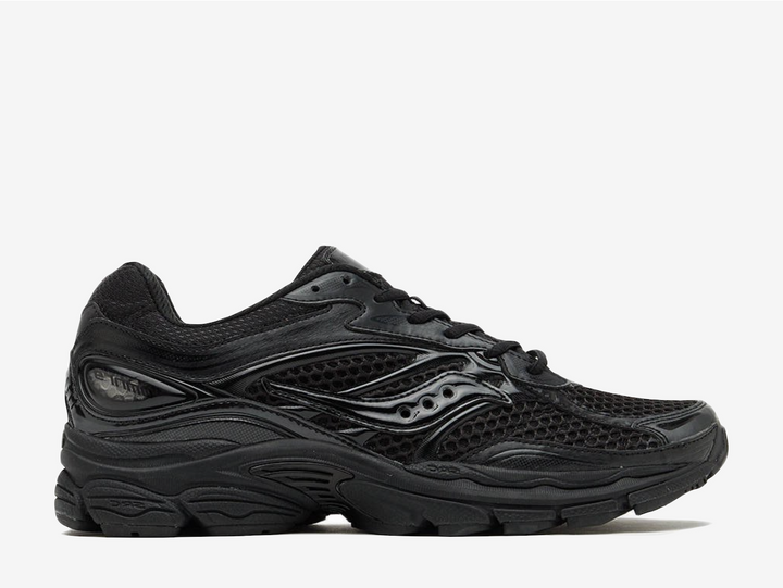 The Black colourway features an all-black base with subtle tonal detailing throughout, creating a sleek and versatile everyday look. Finished with classic Saucony branding and responsive cushioning underfoot, the Saucony ProGrid Omni 9 Black blends performance heritage with understated modern styling.