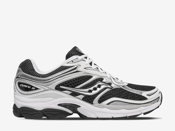 The Black White colourway features a sharp black base contrasted with clean white overlays and Saucony branding, creating a bold yet versatile look with strong Y2K running influence. Finished with breathable mesh construction and responsive cushioning underfoot, the Saucony ProGrid Omni 9 Black White blends retro performance heritage with modern everyday styling.