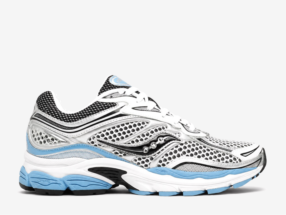 This colourway features a clean white mesh base paired with metallic silver overlays, black detailing, and soft blue accents throughout, creating a sharp Y2K runner aesthetic. Finished with classic Saucony branding and responsive cushioning underfoot, the Saucony ProGrid Omni 9 White Blue blends retro performance heritage with modern everyday styling.