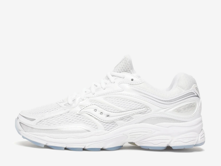 The White colourway features a clean all-white base with subtle tonal detailing throughout, creating a versatile and easy-to-style look. Finished with breathable mesh underlays, supportive synthetic overlays, and responsive ProGrid cushioning underfoot, the Saucony ProGrid Omni 9 White blends retro running heritage with modern everyday styling.