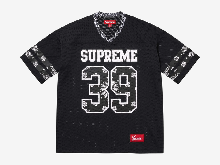 The Supreme Bandana Football Jersey Black fuses classic athletic design with the brand’s signature edge. Built on a breathable mesh base, the jersey is elevated with all-over bandana-inspired graphics that bring bold texture and street presence. Athletic striping and tackle-twill style branding nod to traditional gridiron uniforms, while the relaxed, boxy fit keeps it easy to layer. A statement piece that blends sport heritage with unmistakable Supreme attitude, built for both on- and off-duty wear.