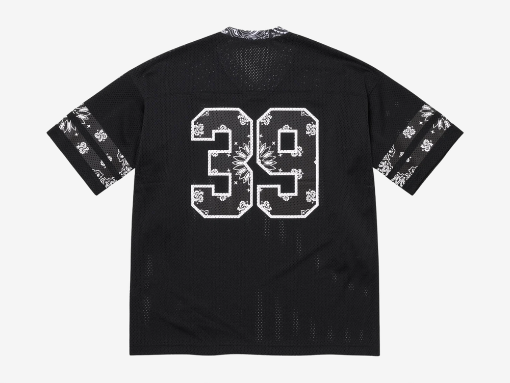 The Supreme Bandana Football Jersey Black fuses classic athletic design with the brand’s signature edge. Built on a breathable mesh base, the jersey is elevated with all-over bandana-inspired graphics that bring bold texture and street presence. Athletic striping and tackle-twill style branding nod to traditional gridiron uniforms, while the relaxed, boxy fit keeps it easy to layer. A statement piece that blends sport heritage with unmistakable Supreme attitude, built for both on- and off-duty wear.