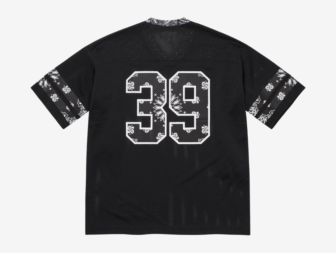The Supreme Bandana Football Jersey Black fuses classic athletic design with the brand’s signature edge. Built on a breathable mesh base, the jersey is elevated with all-over bandana-inspired graphics that bring bold texture and street presence. Athletic striping and tackle-twill style branding nod to traditional gridiron uniforms, while the relaxed, boxy fit keeps it easy to layer. A statement piece that blends sport heritage with unmistakable Supreme attitude, built for both on- and off-duty wear.