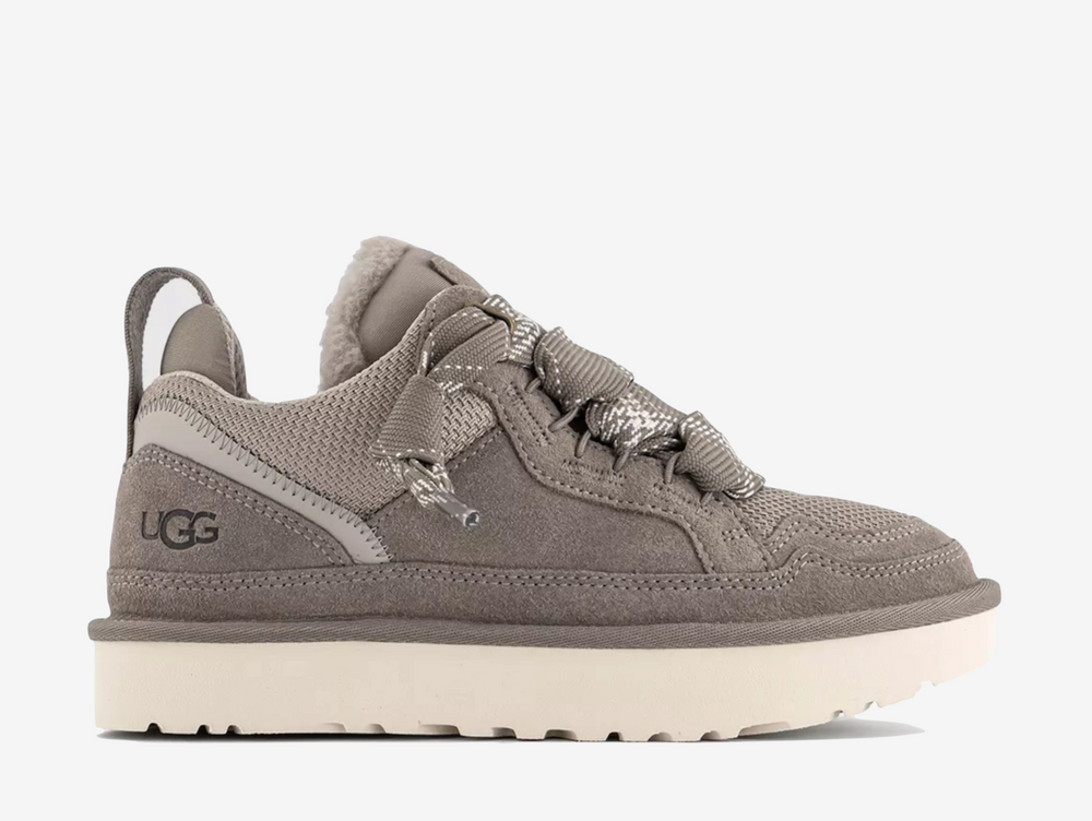 This UGG Lowmel trainer features a premium twin-face sheepskin and suede upper, a plush sheepskin lining for ultimate comfort, and a lightweight EVA sole for cushioning. Designed with a classic lace-up fastening for a secure fit.