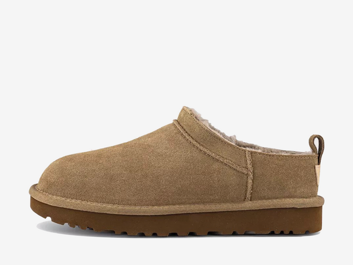 The UGG Classic Micro Boot Light Bronze reworks the iconic UGG boot with an ultra-low profile and warm neutral finish. Crafted from soft suede with a plush lining, it combines easy slip-on styling with lightweight cushioning and everyday comfort.