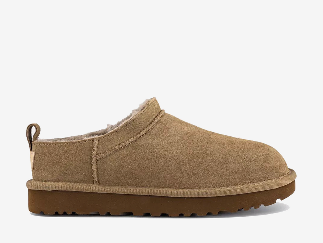 The UGG Classic Micro Boot Light Bronze reworks the iconic UGG boot with an ultra-low profile and warm neutral finish. Crafted from soft suede with a plush lining, it combines easy slip-on styling with lightweight cushioning and everyday comfort.