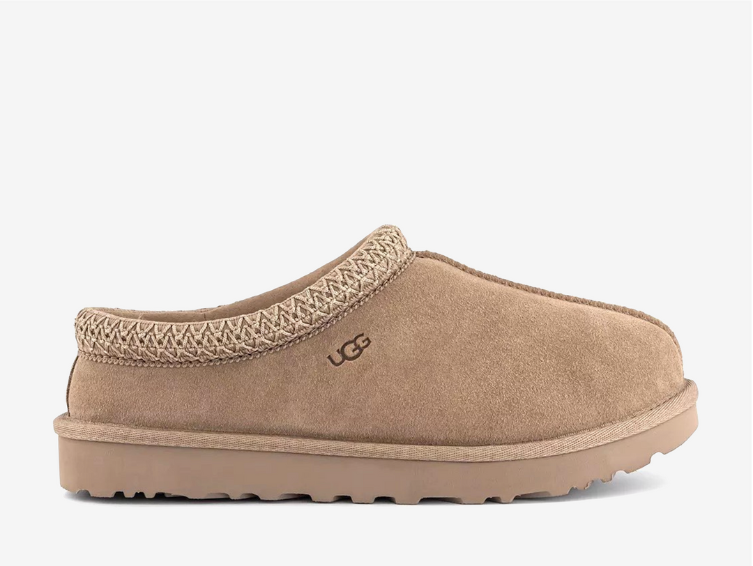 The Tasman II slippers are a sturdy and comfortable slip-on silhouette featuring the same durable outsole as the iconic UGG Classic Boot. Crafted with velvety suede, plush natural wool and embroidered braided detailing. In a stunning Mushroom colourway.