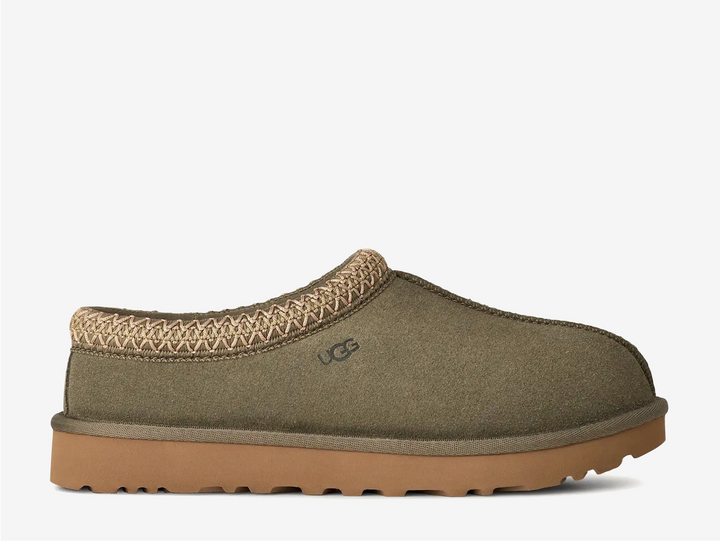 The Tasman II slippers are a sturdy and comfortable slip-on silhouette featuring the same durable outsole as the iconic UGG Classic Boot. Crafted with velvety suede, plush natural wool and embroidered braided detailing. In a stunning Moss Green colourway.