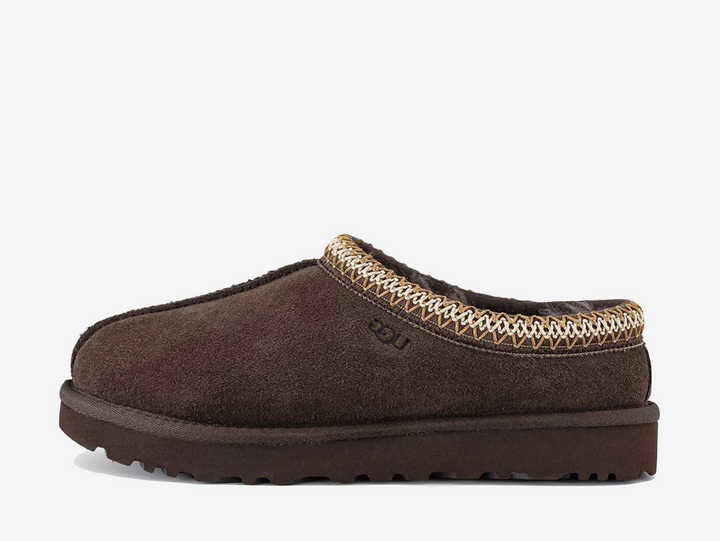 The UGG Tasman Slipper Dusted Cocoa features a rich brown suede upper finished with signature woven detailing around the collar. Its soft lining and lightweight outsole make it a comfortable option for both indoor and outdoor wear.