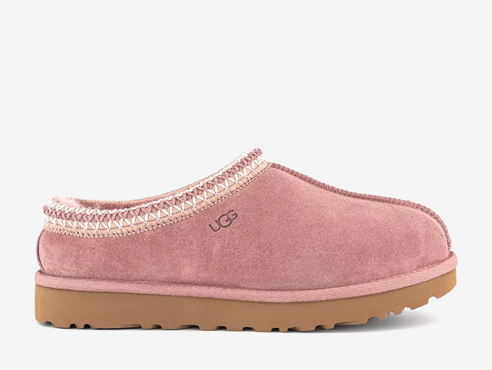 Step into comfort with the UGG Tasman Slipper II in Pink Dawn. Crafted with premium suede and lined with soft UGGplush™ wool blend, this easy slip-on delivers all-day warmth with a lightweight Treadlite by UGG™ outsole for indoor-outdoor wear. Finished with signature Tasman braid detailing and a fresh pastel hue, it’s the cosy essential you’ll live in.