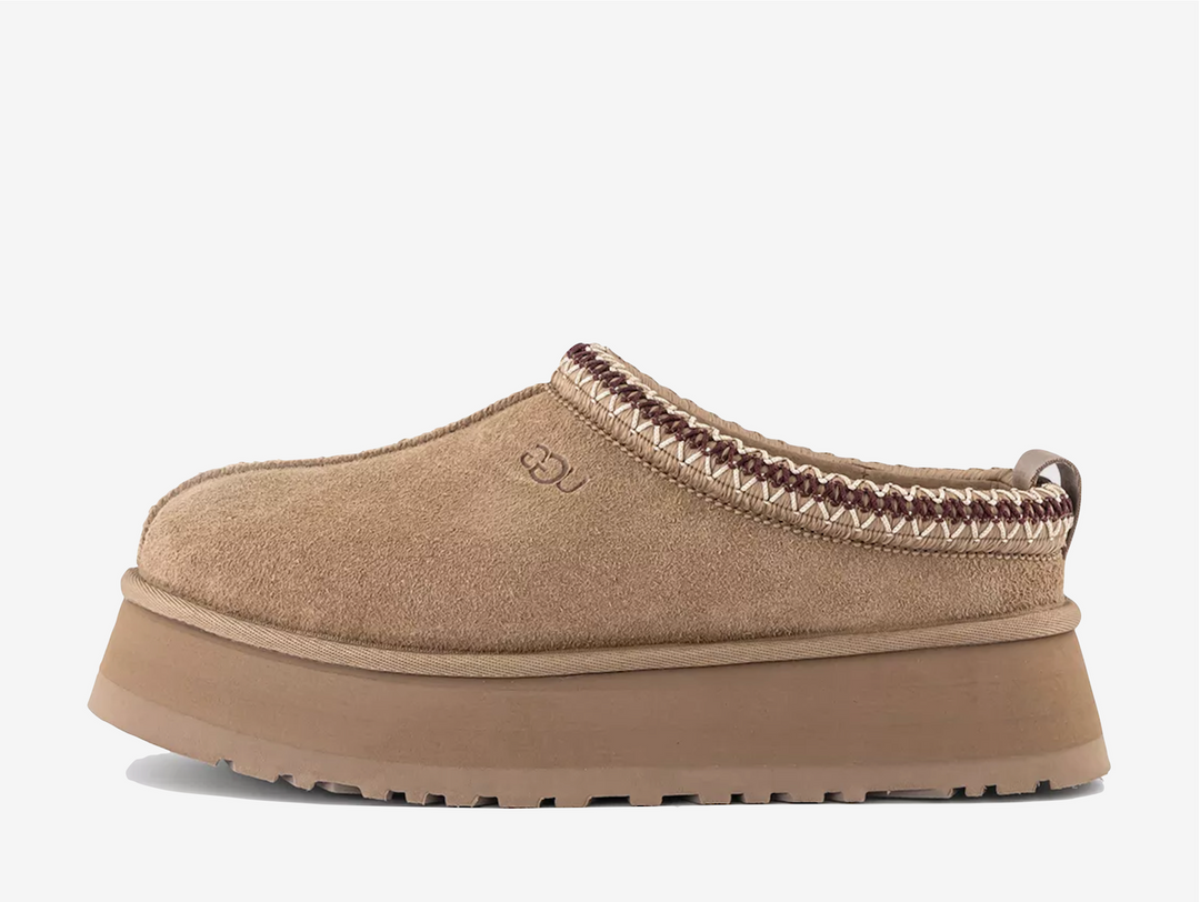 The Tazz is the shoe of the season, taking inspiration for the Tasman but adding a platform for drama. A multi-wear style to be worn at home or out and about; a casual style to add to every outfit. In AW25 the Tasman and Tazz will feature new sheepskin lining instead of the UGGplush, offering natural insulation, moisture absorption, plush and soft feel.