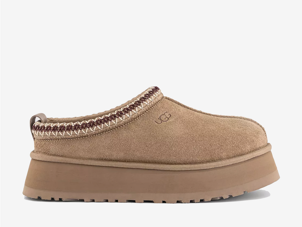 The Tazz is the shoe of the season, taking inspiration for the Tasman but adding a platform for drama. A multi-wear style to be worn at home or out and about; a casual style to add to every outfit. In AW25 the Tasman and Tazz will feature new sheepskin lining instead of the UGGplush, offering natural insulation, moisture absorption, plush and soft feel.