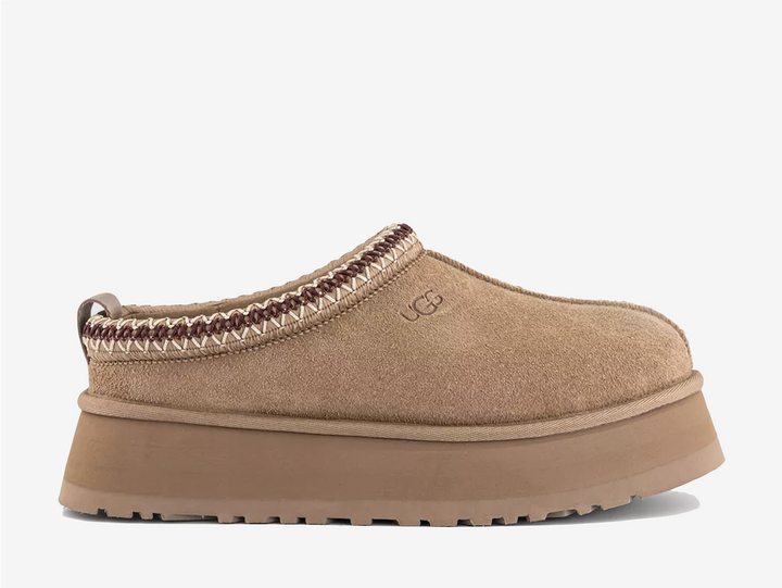 The Tazz is the shoe of the season, taking inspiration for the Tasman but adding a platform for drama. A multi-wear style to be worn at home or out and about; a casual style to add to every outfit. In AW25 the Tasman and Tazz will feature new sheepskin lining instead of the UGGplush, offering natural insulation, moisture absorption, plush and soft feel.