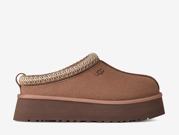 The Tazz is the shoe of the season, taking inspiration for the Tasman but adding a platform for drama. A multi-wear style to be worn at home or out and about; a casual style to add to every outfit. In AW25 the Tasman and Tazz will feature new sheepskin lining, offering natural insulation, moisture absorption, plush and soft feel.
