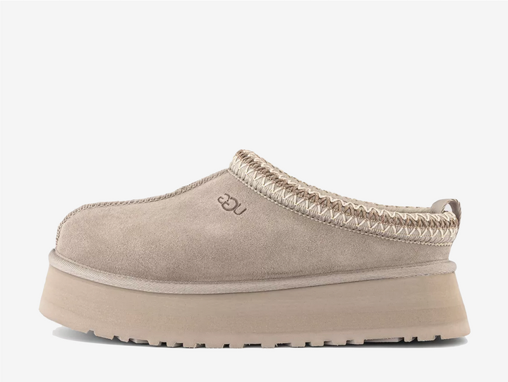 The Tazz is the shoe of the season, taking inspiration for the Tasman but adding a platform for drama. A multi-wear style to be worn at home or out and about; a casual style to add to every outfit. In AW25 the Tasman and Tazz will feature new sheepskin lining instead of the UGGplush, offering natural insulation, moisture absorption, plush and soft feel.