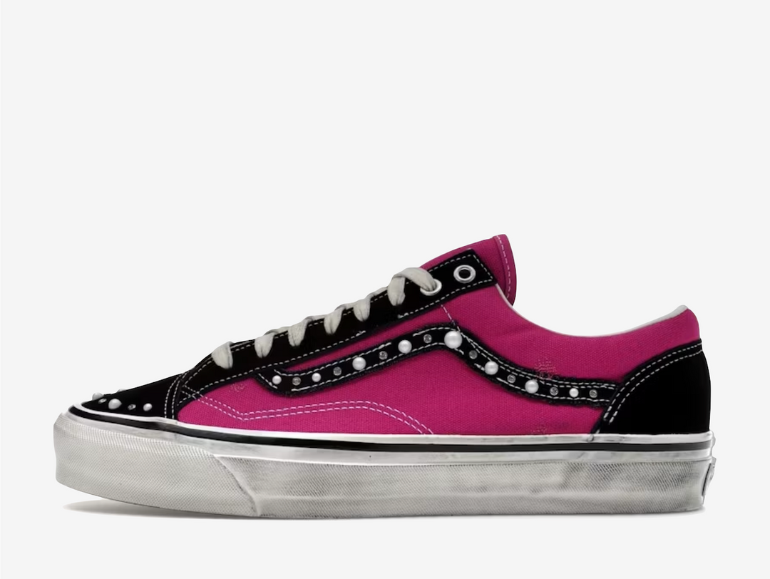 Vans OTW Old Skool 36 Pearlized Pack Pink Black takes the foundational Vans Old Skool silhouette and turns it into a celebration of texture and contrast, pairing a pearlized pink finish with classic black elements for a look that feels bold yet refined. The Old Skool’s iconic side stripe and low top profile provide a familiar canvas, while the pearlized detail gives it an elevated feel that appeals to both skate and lifestyle fans.