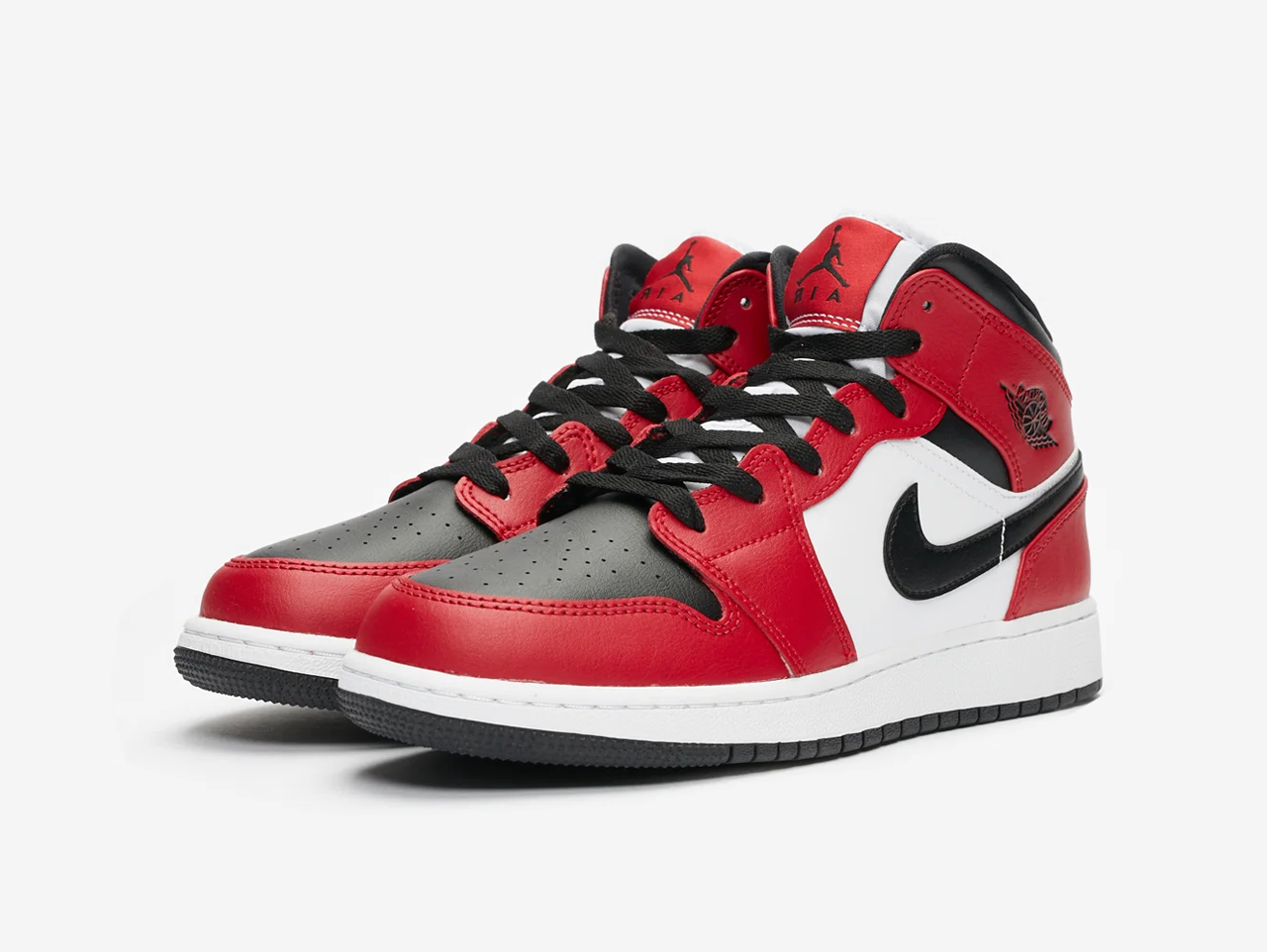 chicago black toe jordan 1 mid