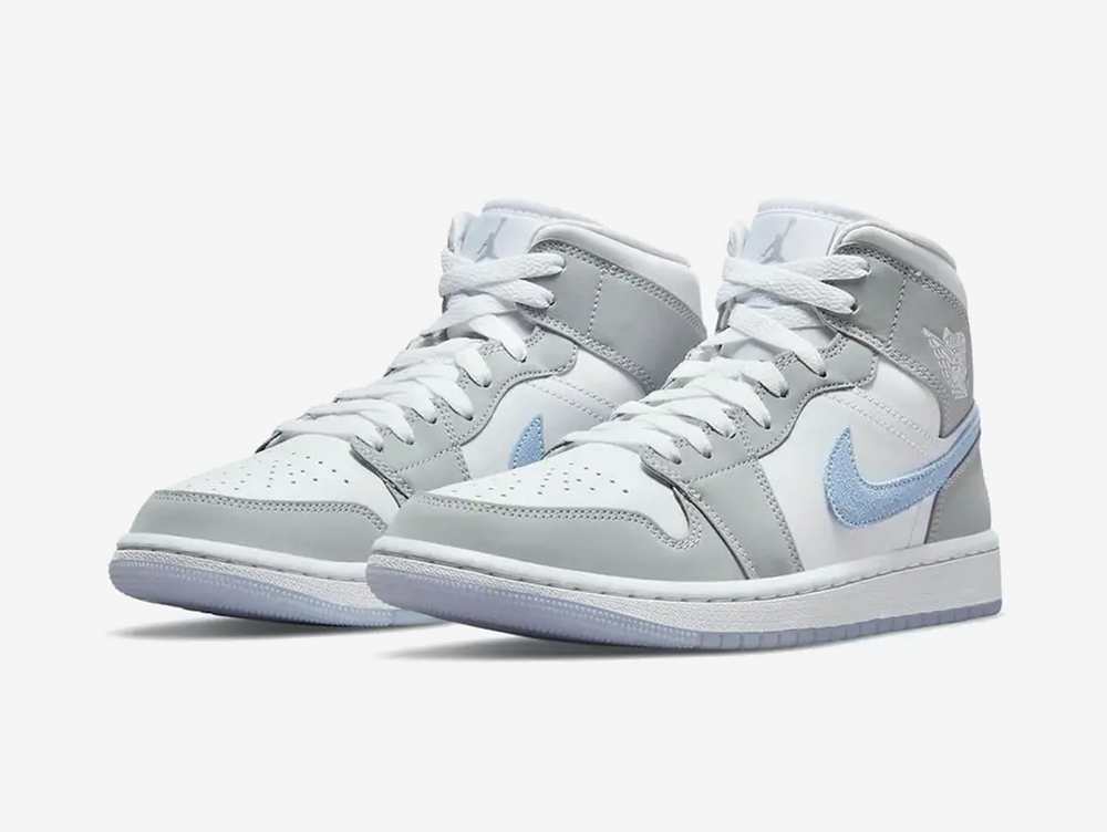 Classic Jordan 1 Mid shoes with a grey and white colourway.
